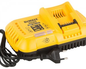 BỘ SẠC PIN 10.8-18V DEWALT DCB118-GB