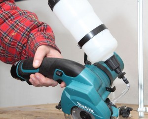 MÁY CẮT DÙNG PIN MAKITA CC300DZ