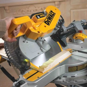 MÁY CƯA ĐỂ BÀN TRƯỢT ĐA GÓC 305MM-15AMP DEWALT DWS780-KR